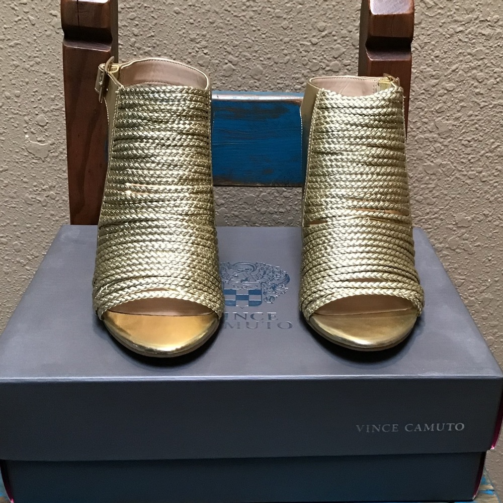 Vince Camuto Entik